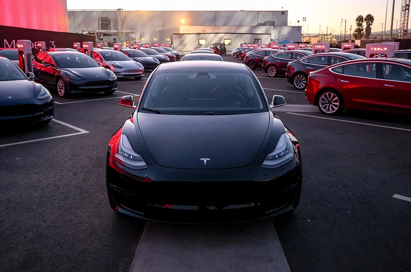 Conoce el equipamiento de serie del Tesla Model 3 y los opcionales disponibles