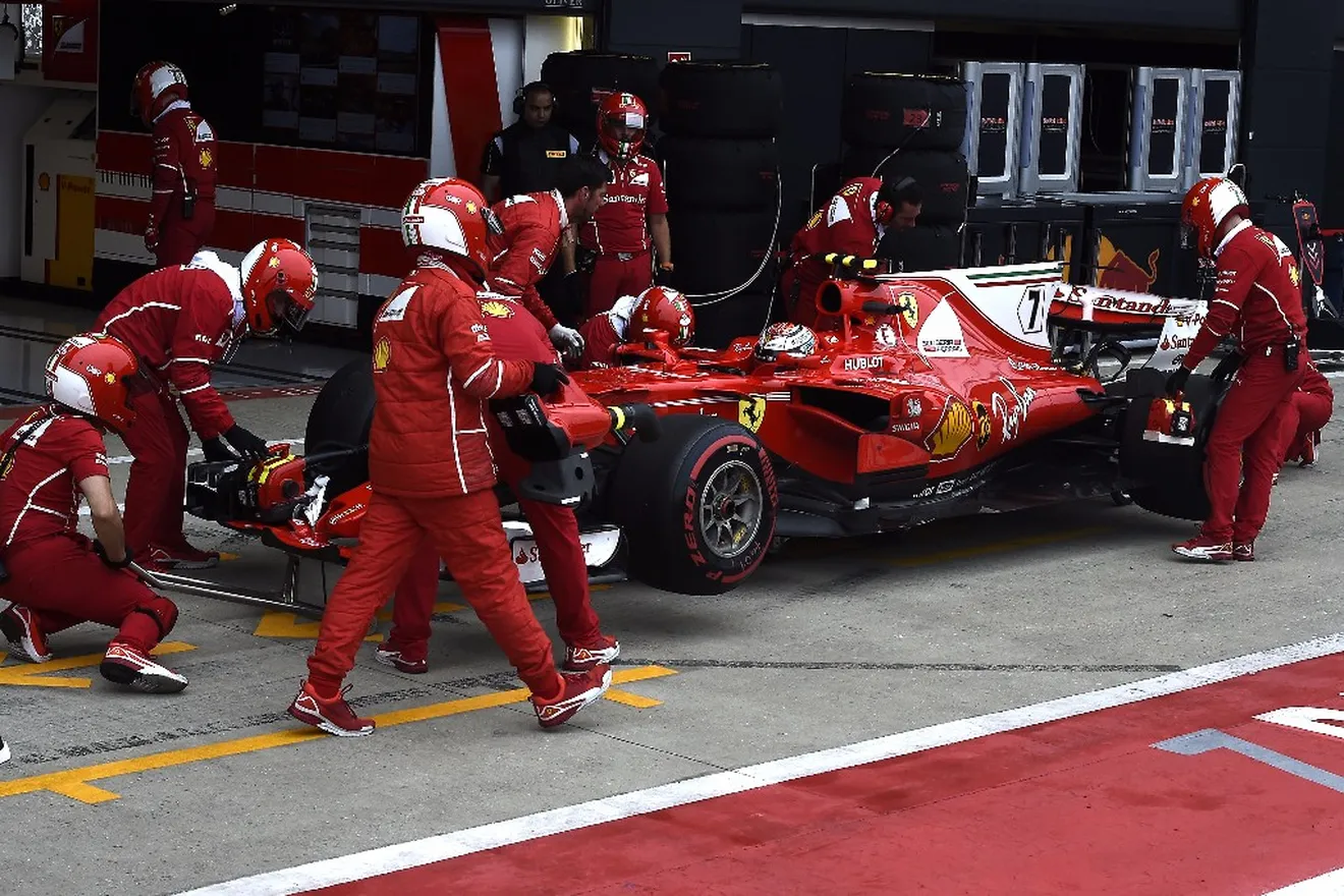Un doble fallo de neumáticos arruina la carrera de Ferrari