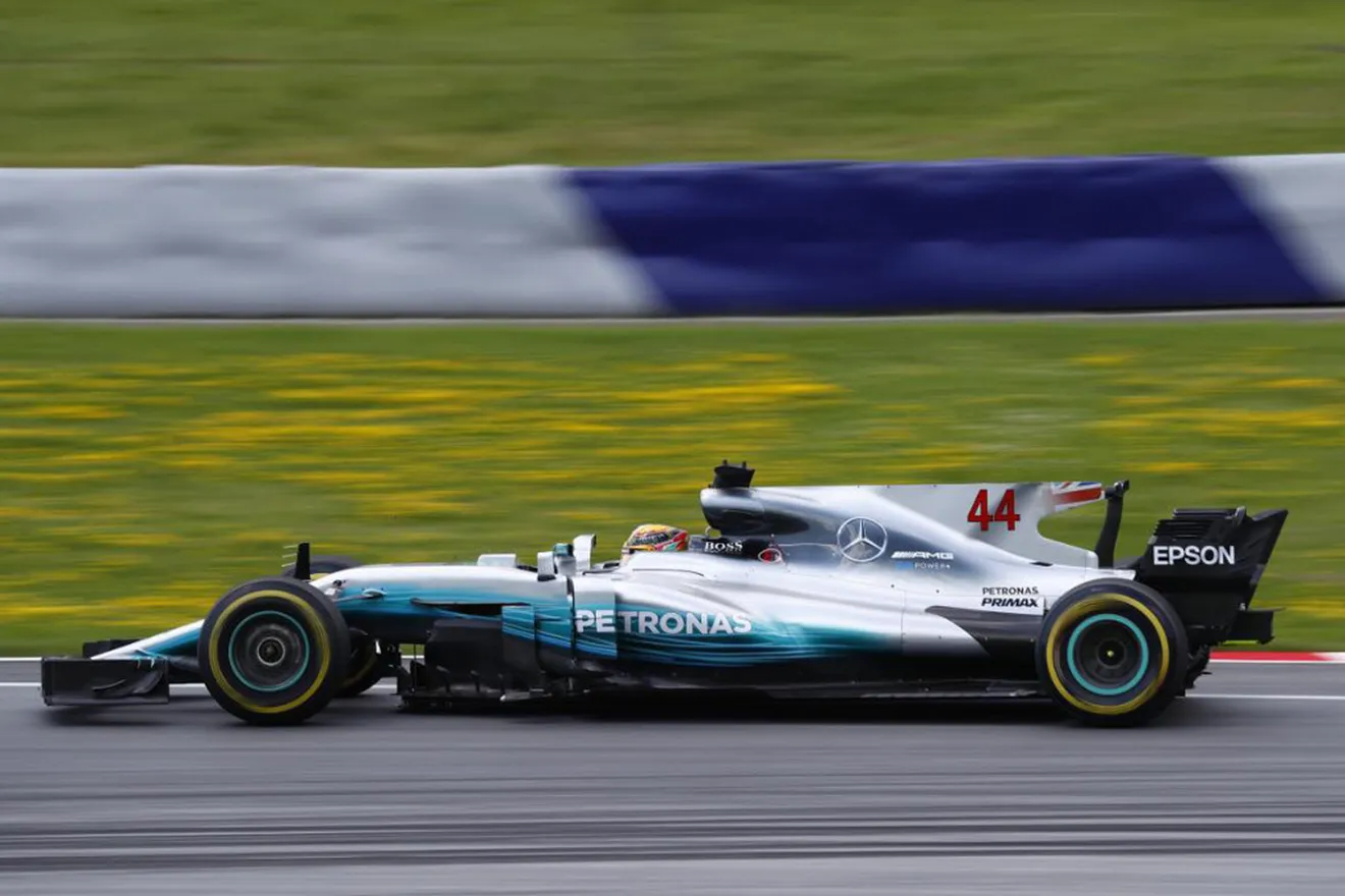 Hamilton y Bottas consiguen un inesperado doblete en Silverstone
