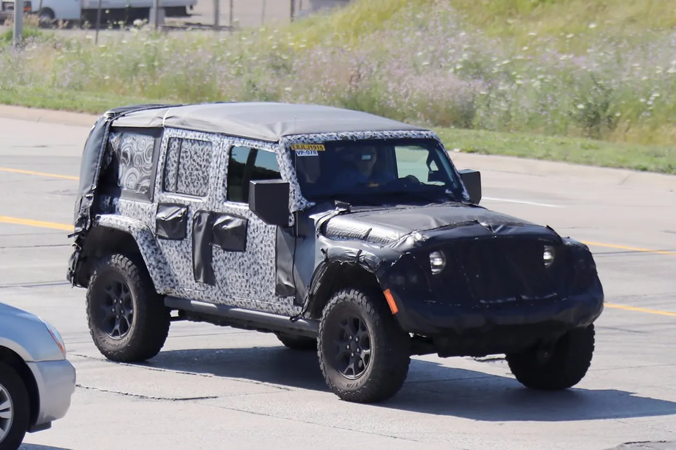 Jeep Wrangler: la versión Rubicon Unlimited con techo de lona al descubierto
