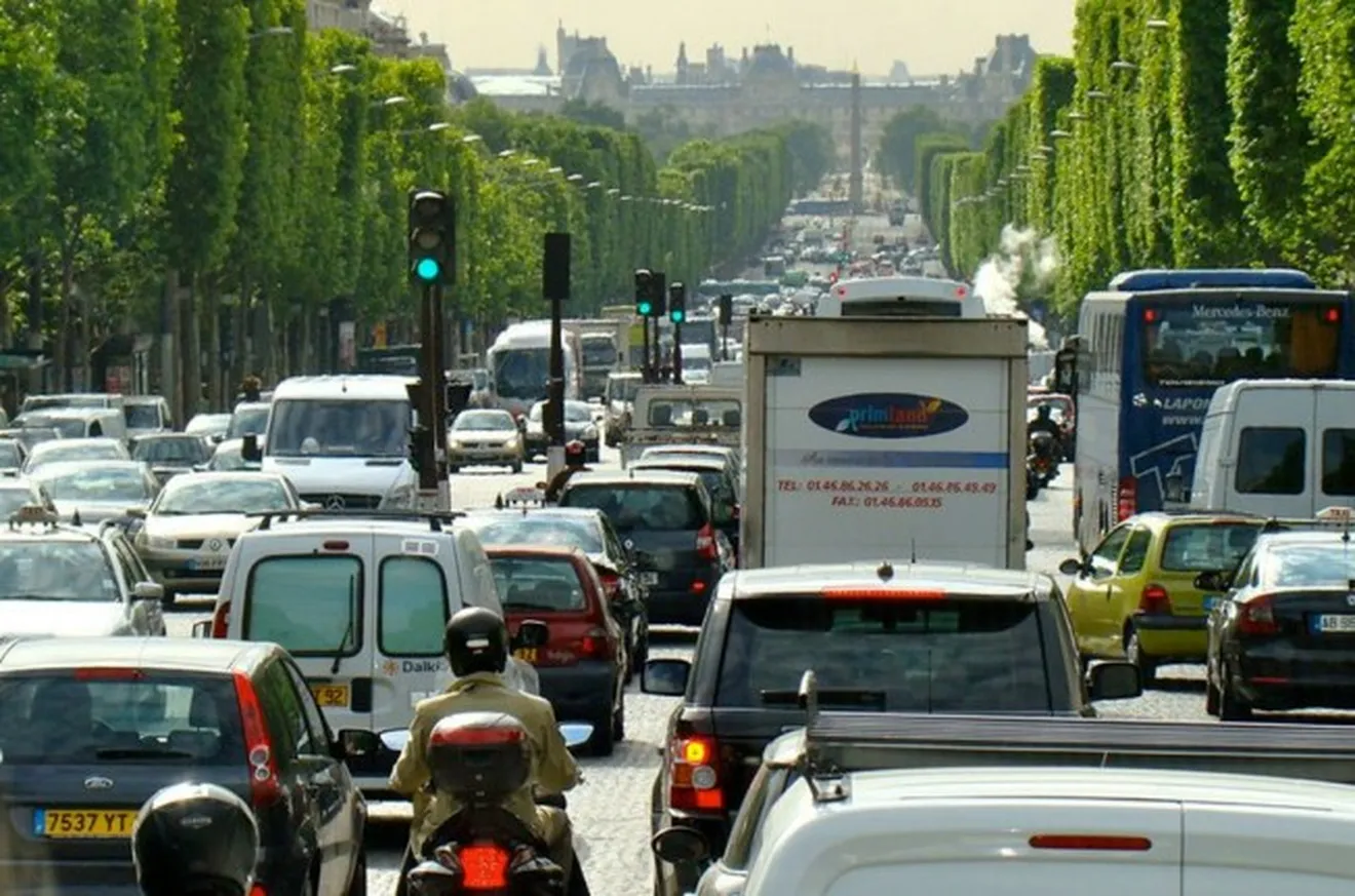 Tráfico en París - Francia