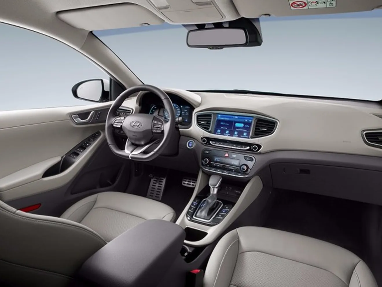 Hyundai IONIQ Plug-in Hybrid - interior