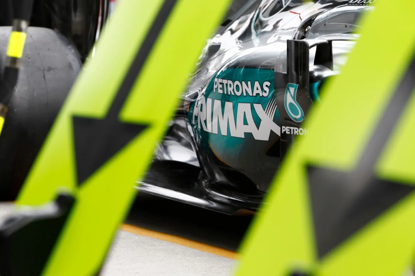 Petronas extiende su contrato con Mercedes