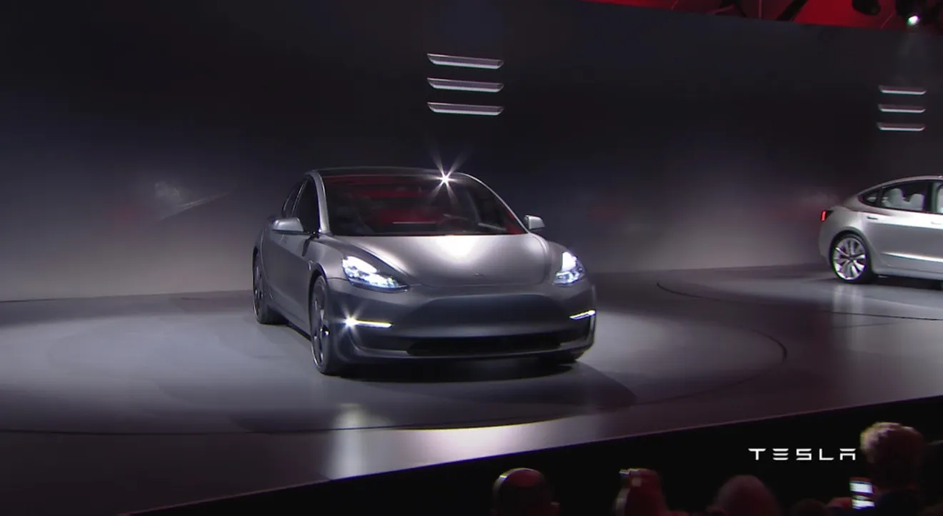 Tesla Model 3: esta semana sale el primer Model 3 de producción de la cadena