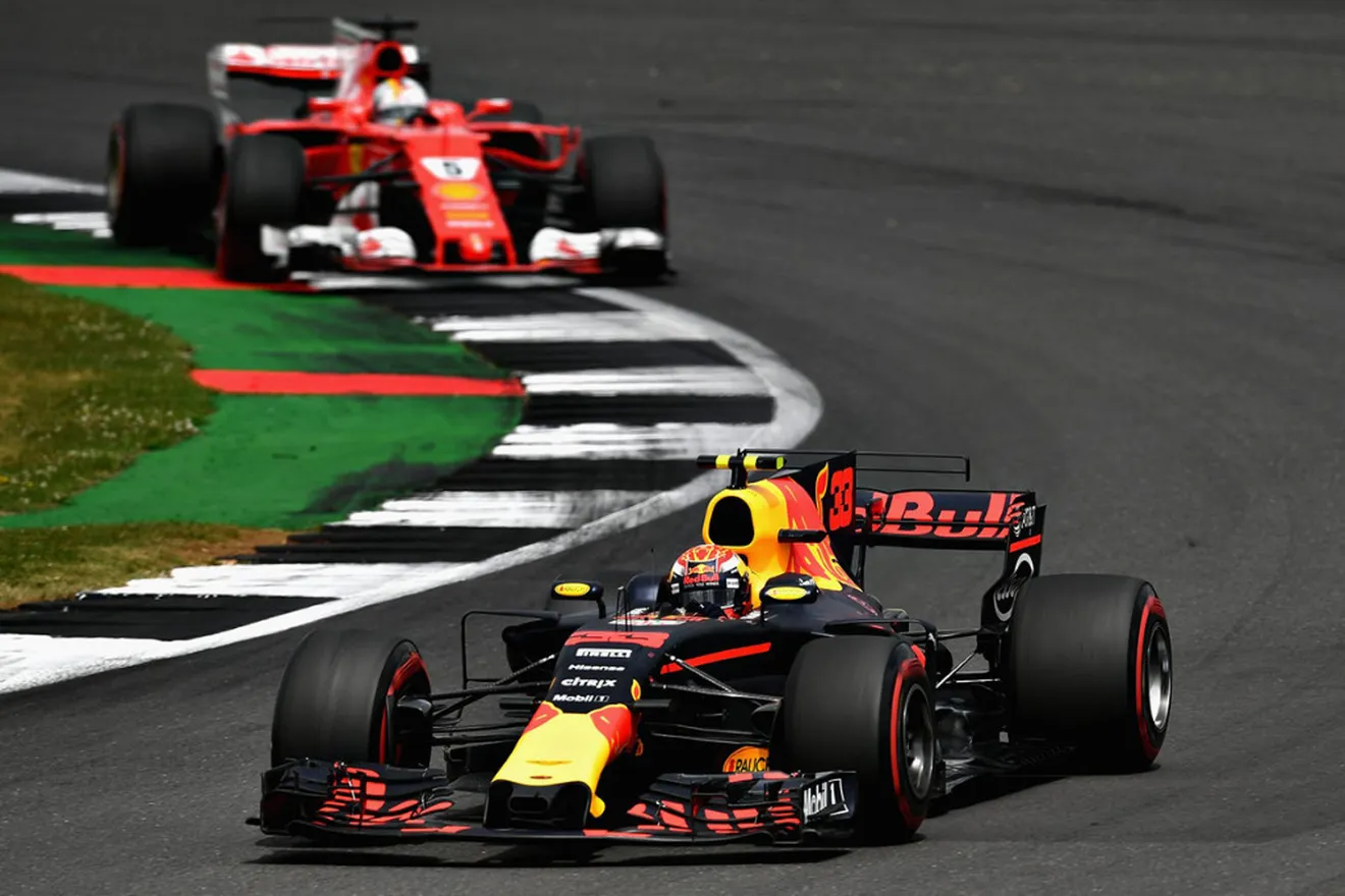Verstappen y Ricciardo, brillo en Silverstone sin podio