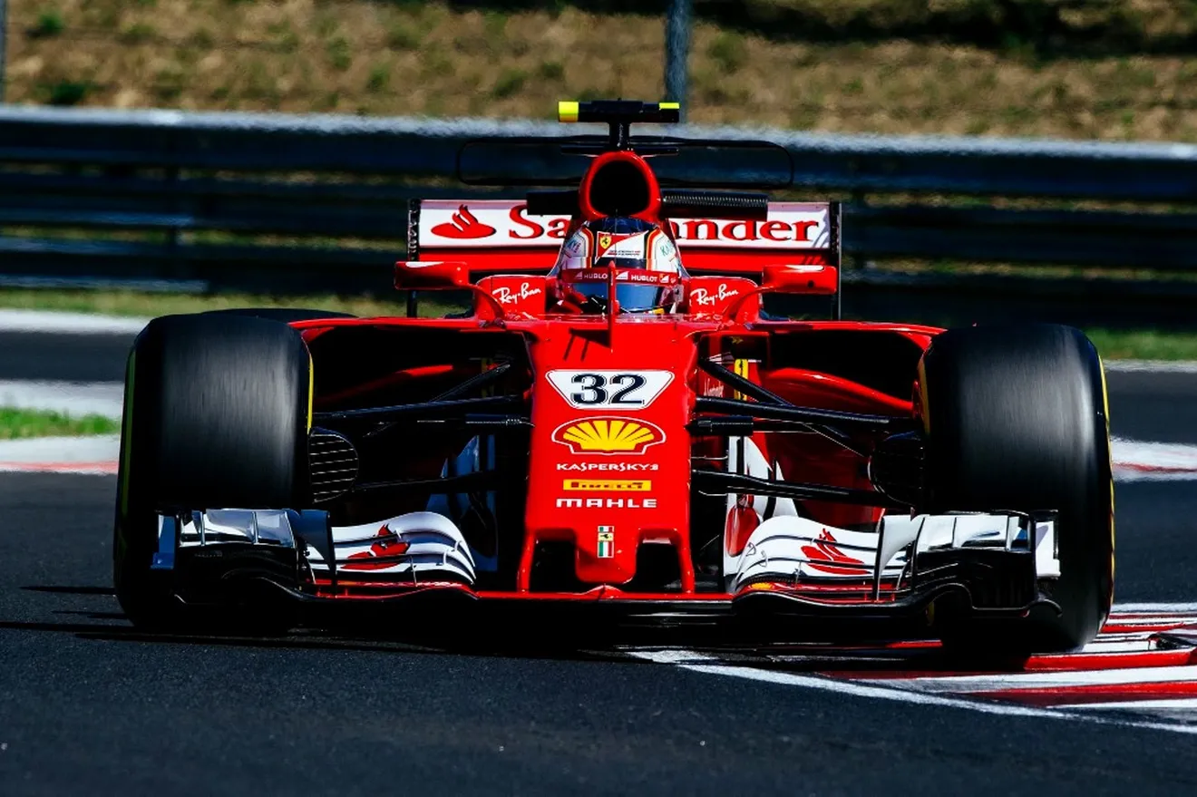 Leclerc lidera en tiempos, los pilotos de Mercedes en vueltas