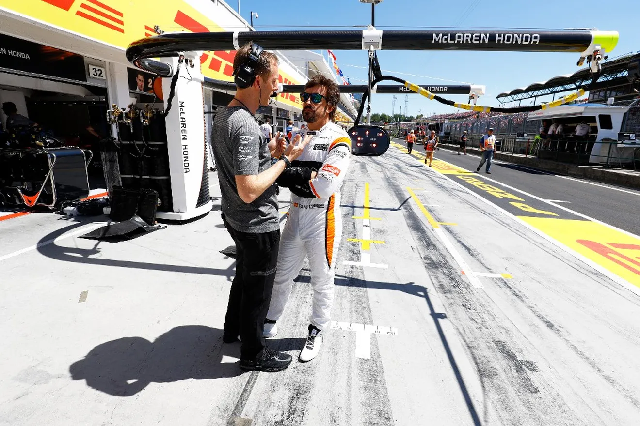 Neale reconoce que es prioritario para McLaren retener a Alonso