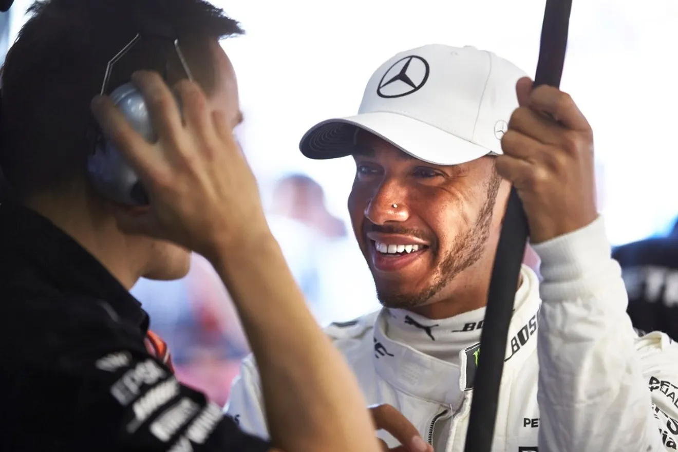 Hamilton: "Estoy muy orgulloso de estar en lo más alto junto a Schumacher"