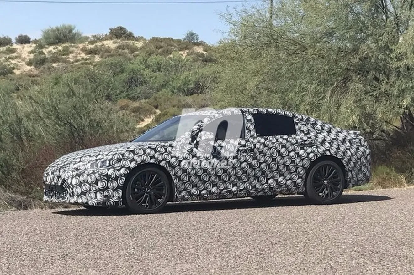 Lexus ES 2019 - foto espía lateral