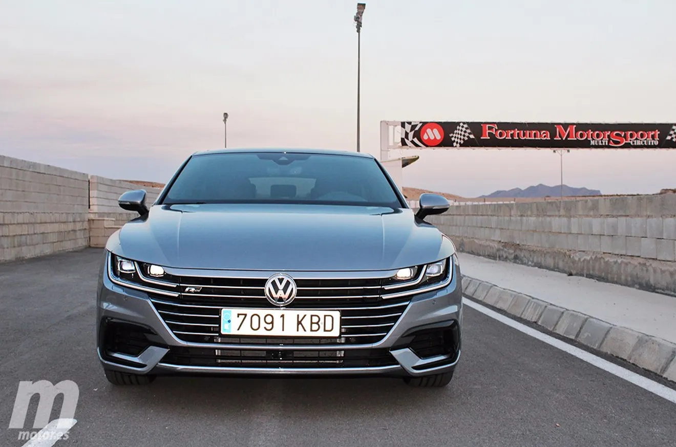 Prueba Volkswagen Arteon: buscando su límite en el Circuito Fortuna Motor Sport