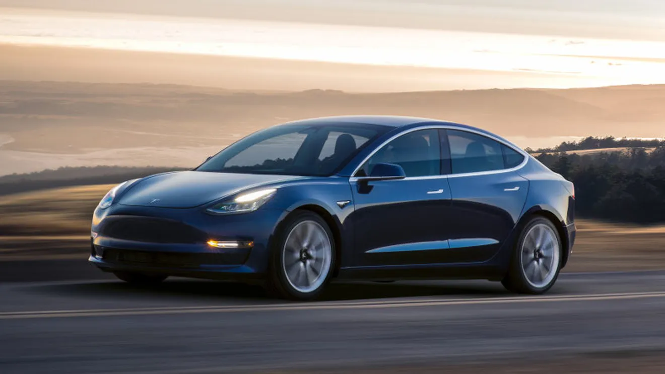 Tesla Model 3: la versión "long range" cuenta con 261 CV y 75 kWh
