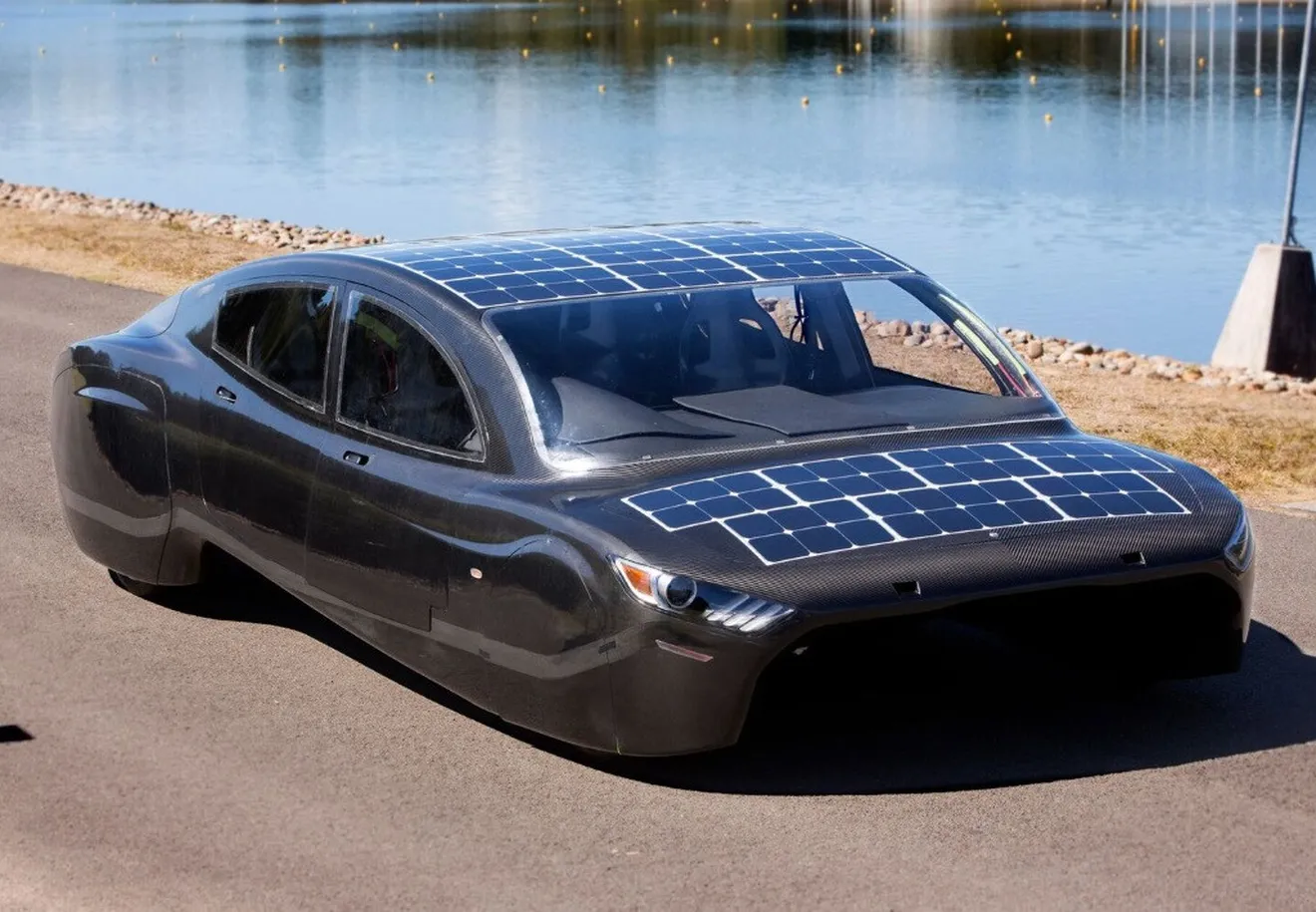 ¿Un Mustang de 4 puertas movido por energía solar?