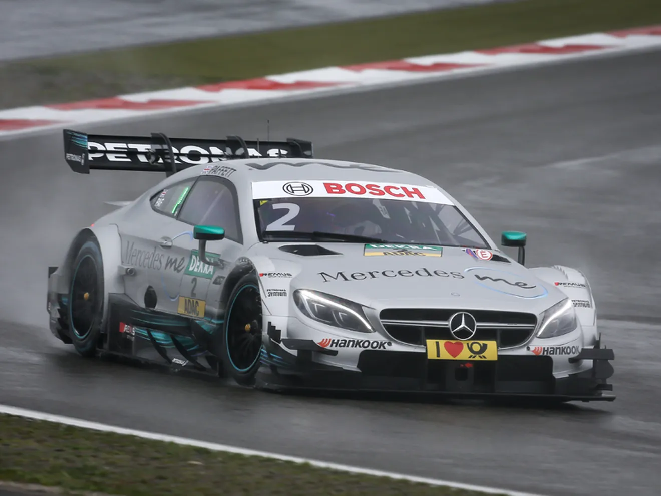 Paffett domina el húmedo FP1 del DTM en Nürburgring