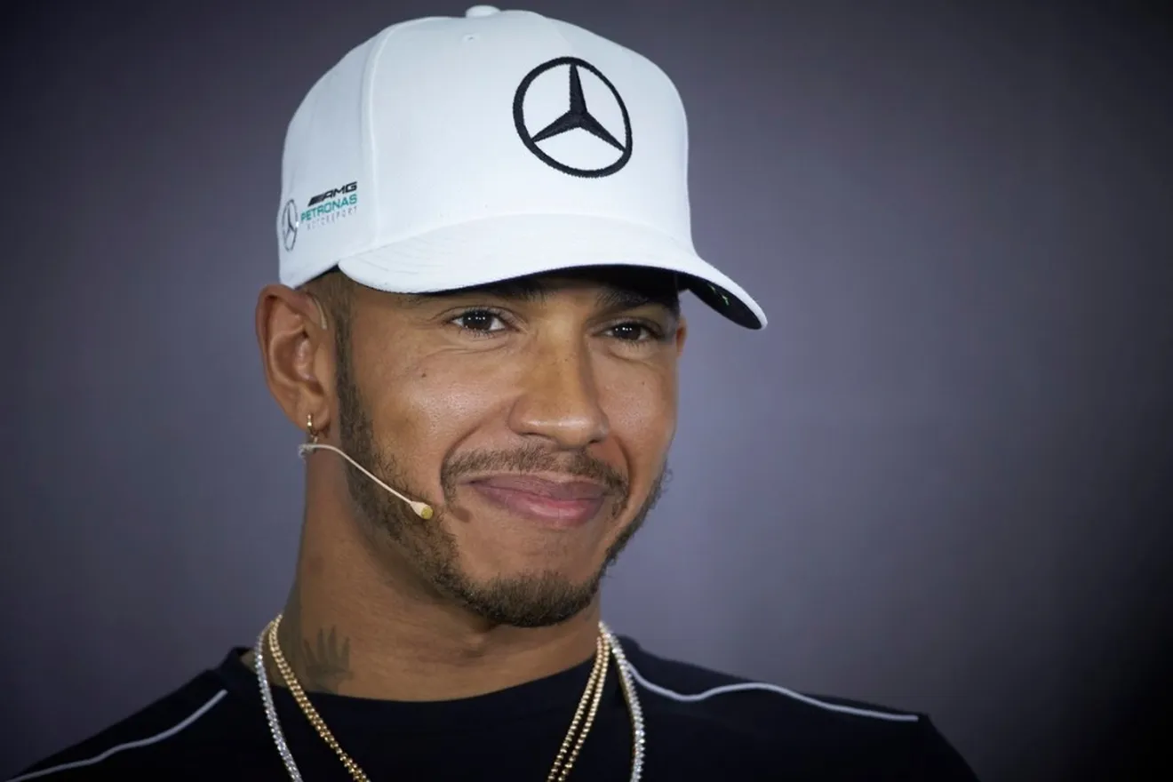 Hamilton: "Sé quién llama para intentar quitarme el asiento en Mercedes"