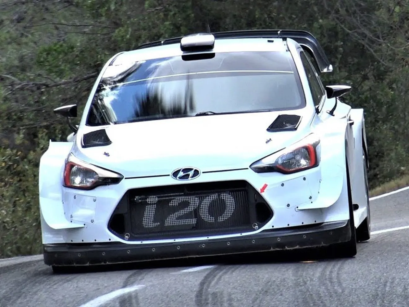Hyundai gasta dos jokers en el i20 WRC Coupé