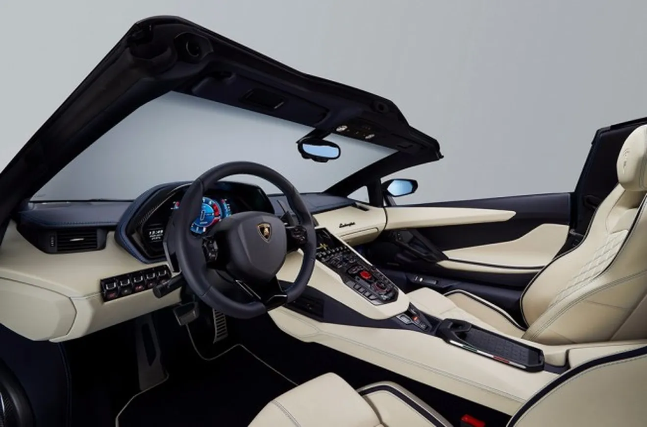 Lamborghini Aventador S Roadster 2018 - interior