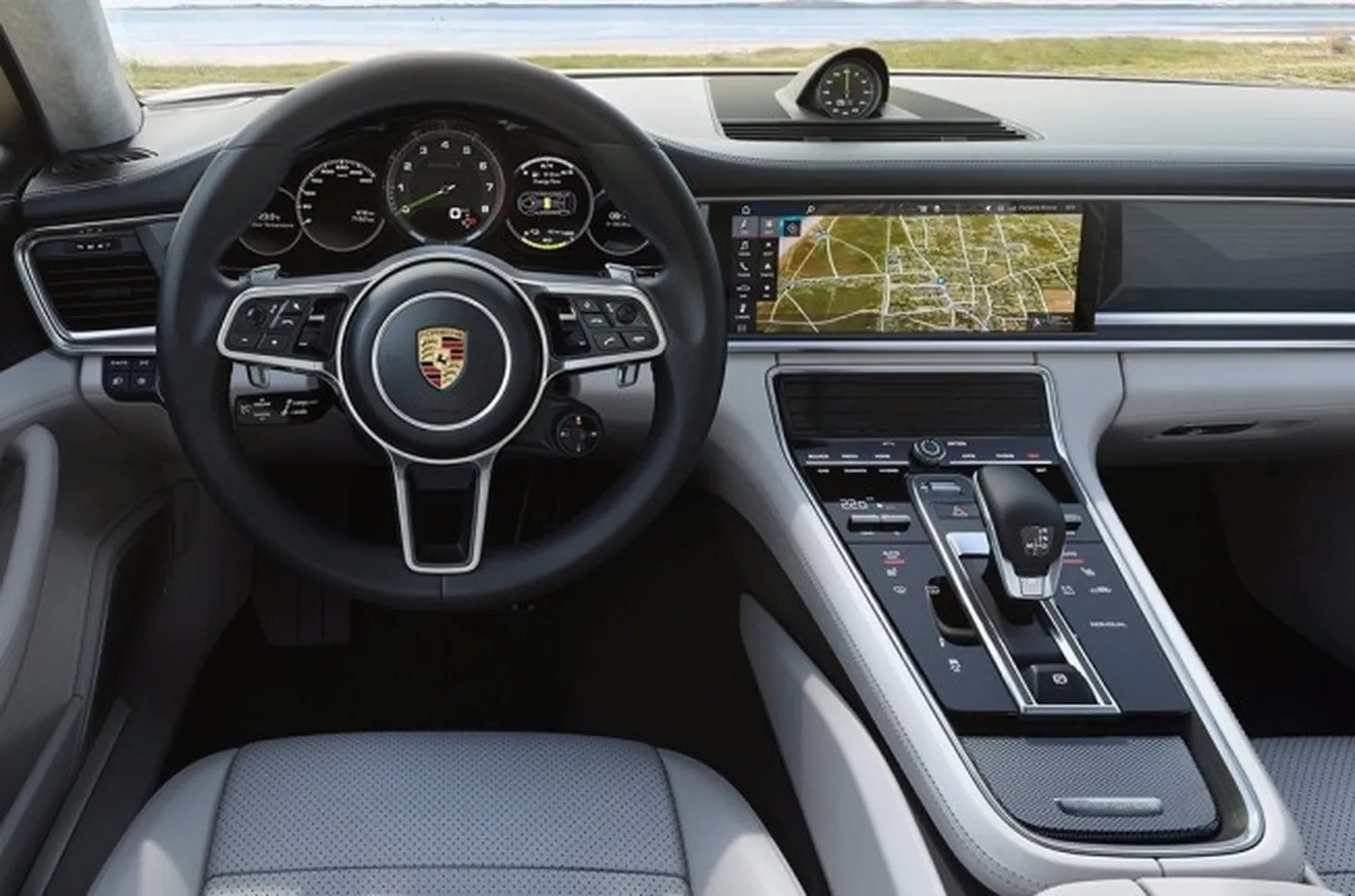 Porsche Panamera Turbo S E-Hybrid Sport Turismo - interior
