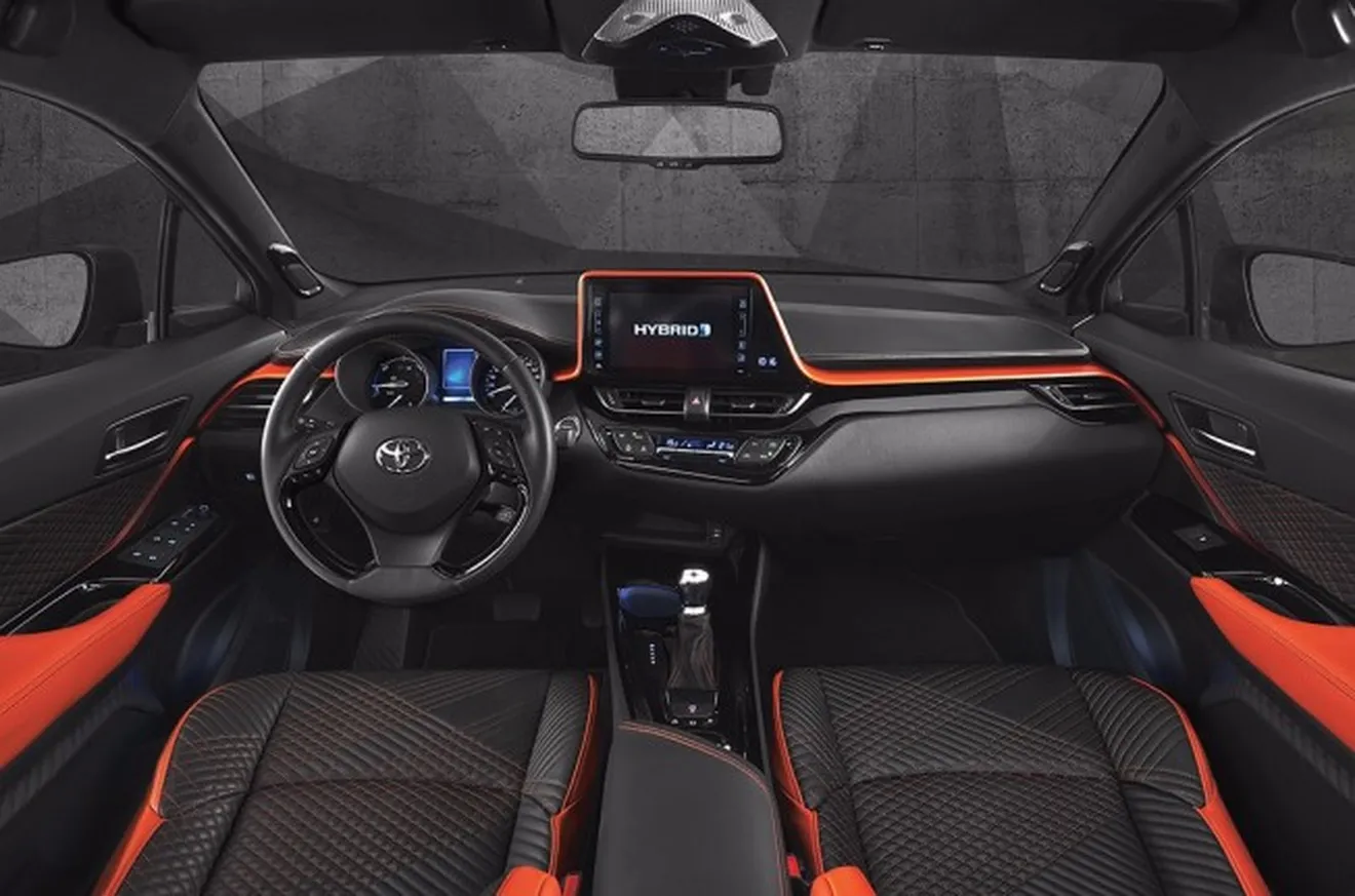 Toyota C-HR Hy-Power Concept - interior