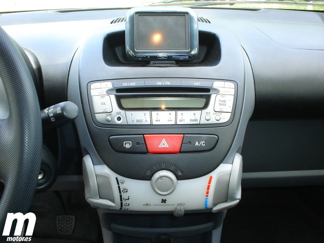 Ponle música por Bluetooth y teléfono manos libres a tu coche usado