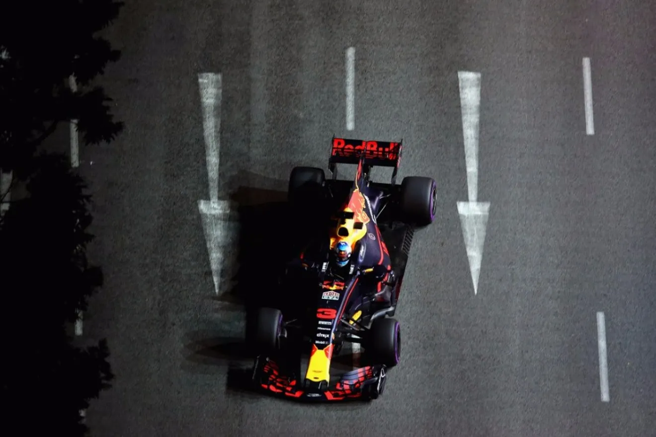 Ricciardo busca "un fin de semana dominante"; Verstappen, más potencia