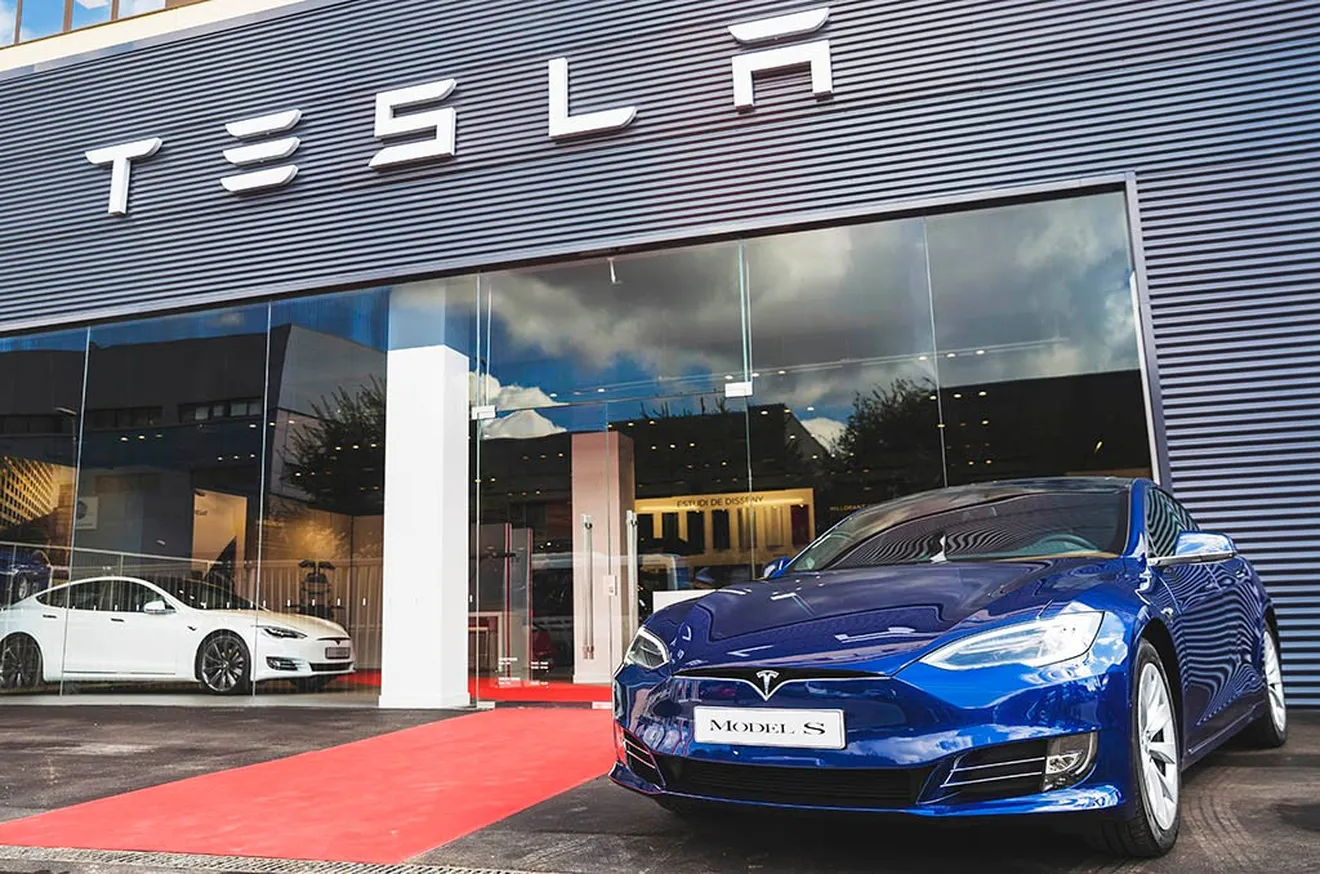 Tesla inaugura su primer centro de servicio oficial en España