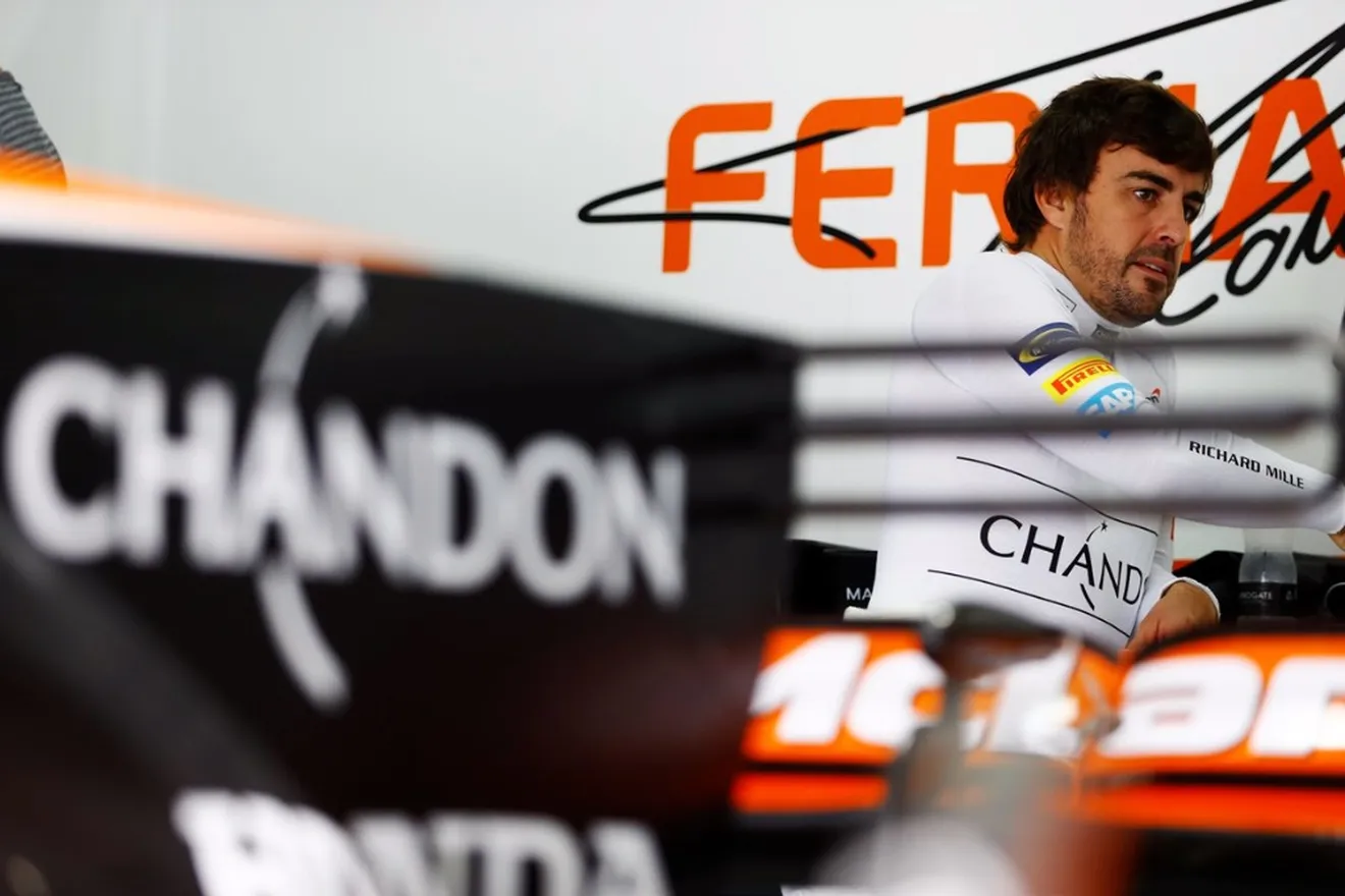 Alonso admite que la victoria de Verstappen "añade presión a McLaren"