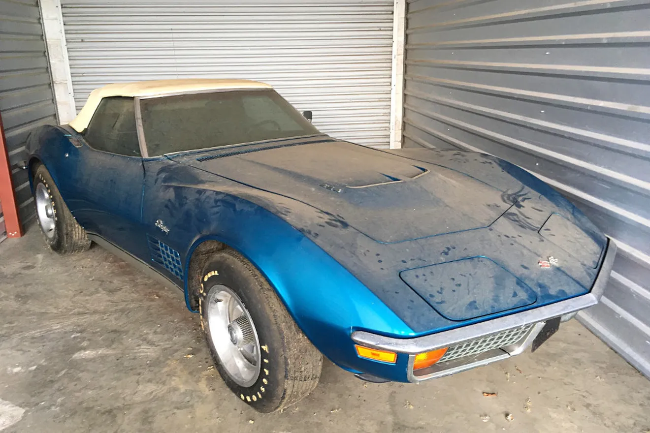 Se compra un Corvette y por no asegurarlo lo guarda en su garaje 45 años