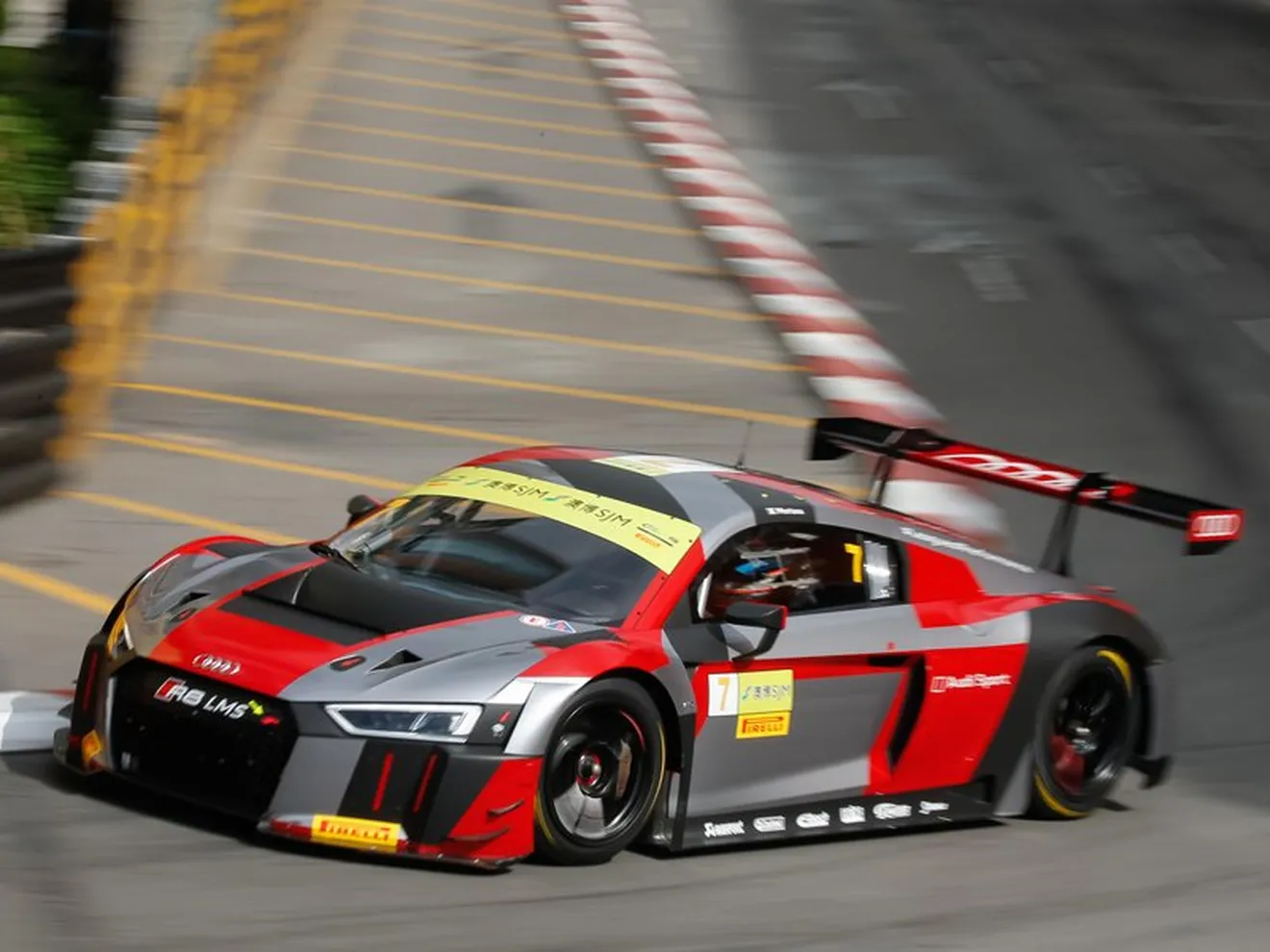 Cinco Audi R8 LMS GT3 a la 'caza' de la FIA GT World Cup