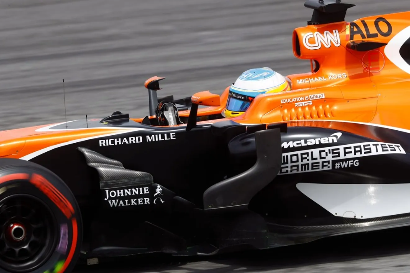 Alonso, sin puntos tras "la típica acción que no lleva a nada" con Magnussen
