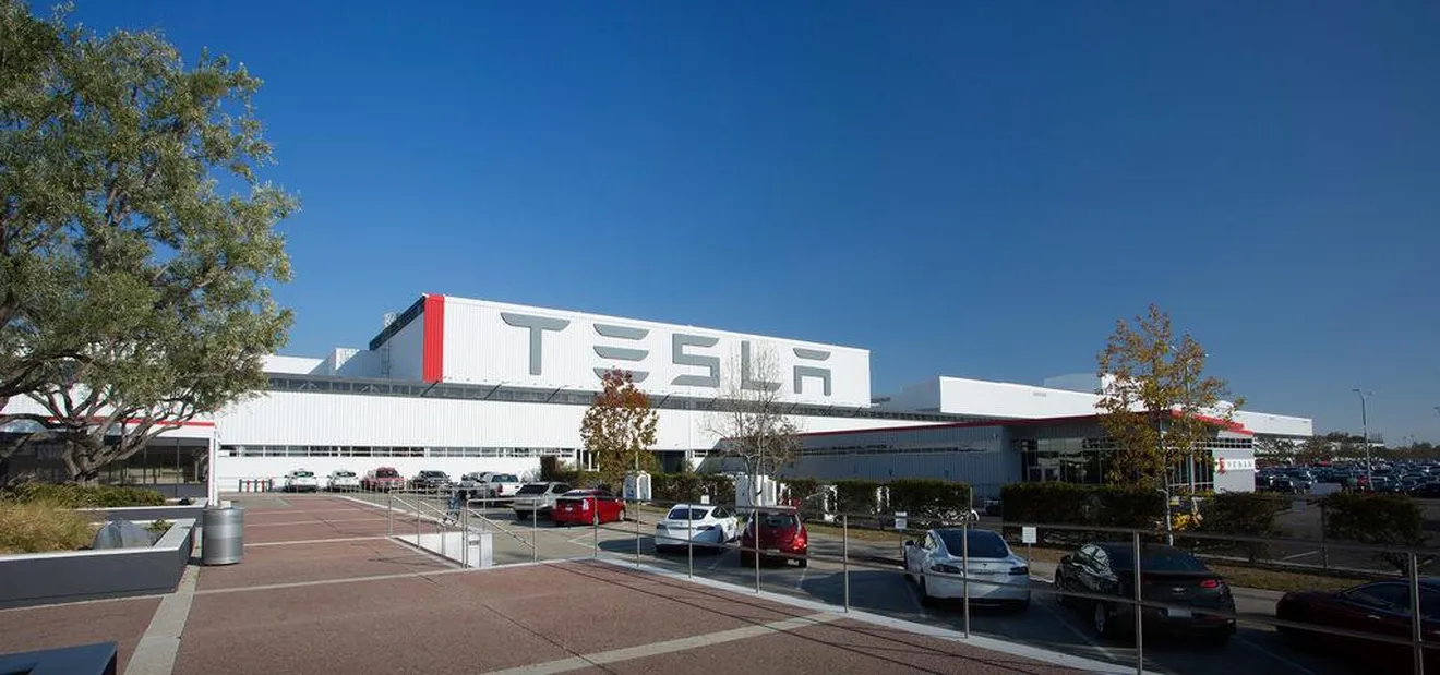 Magna podría fabricar modelos Tesla en Europa