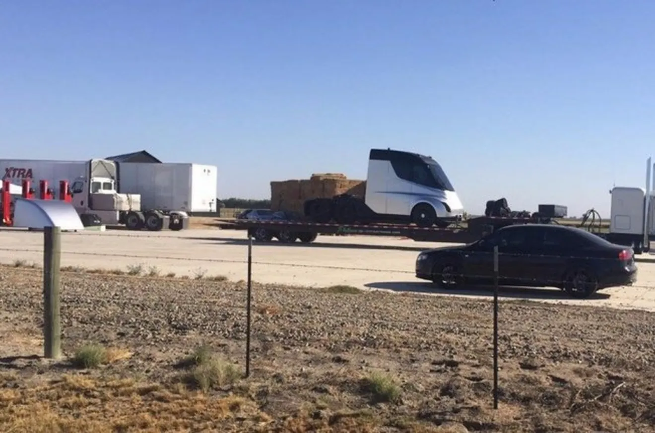 Foto espía del camión de Tesla