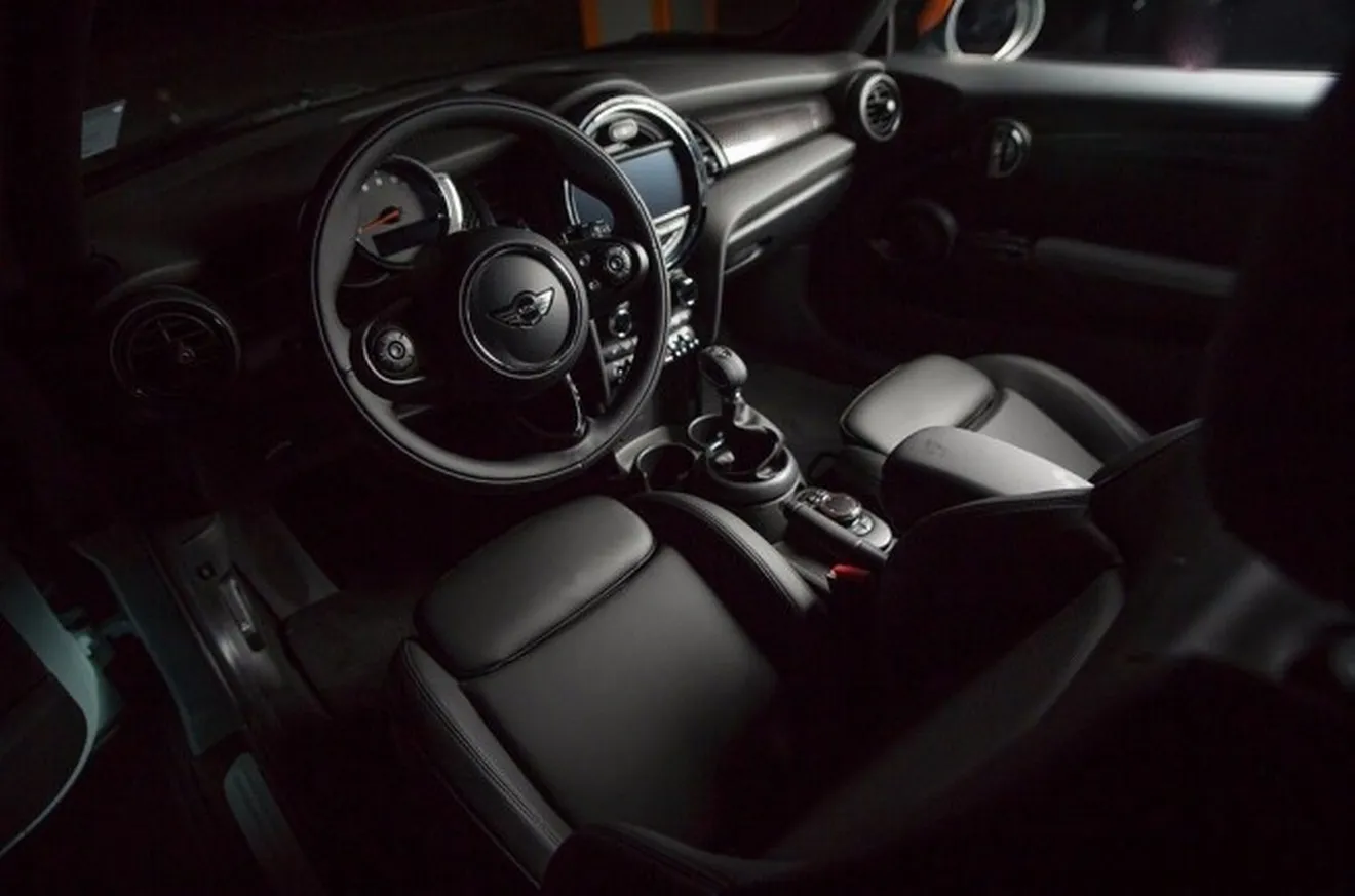MINI Cooper S Ice Blue Special Edition - interior