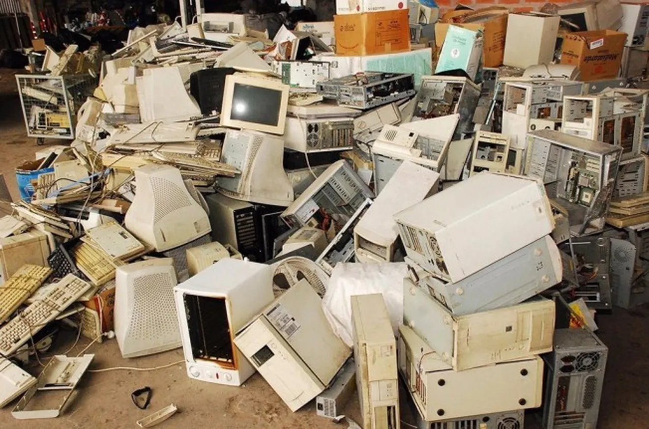 Equipos informáticos obsoletos y desechados