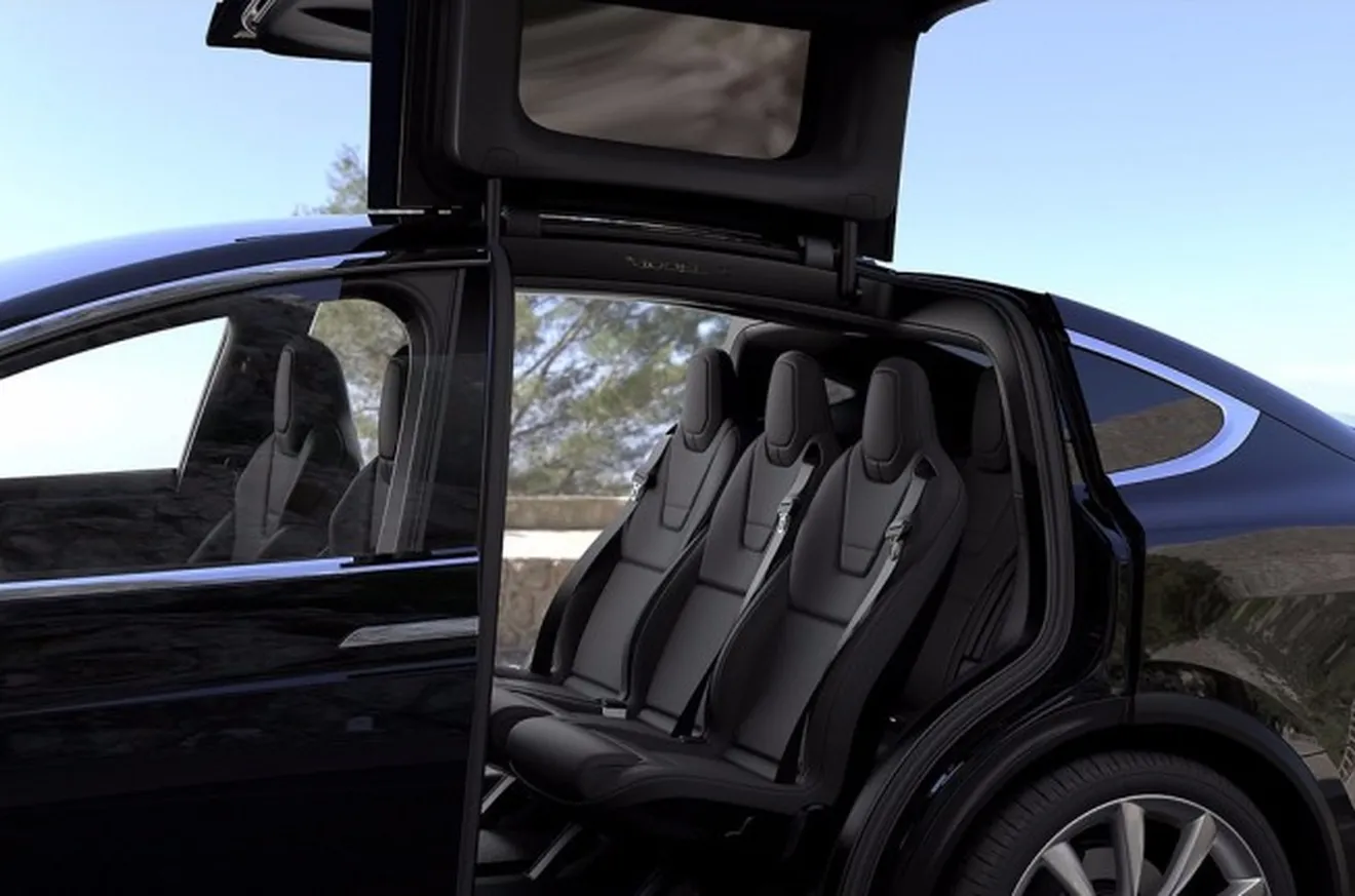 Tesla Model X - segunda fila de asientos