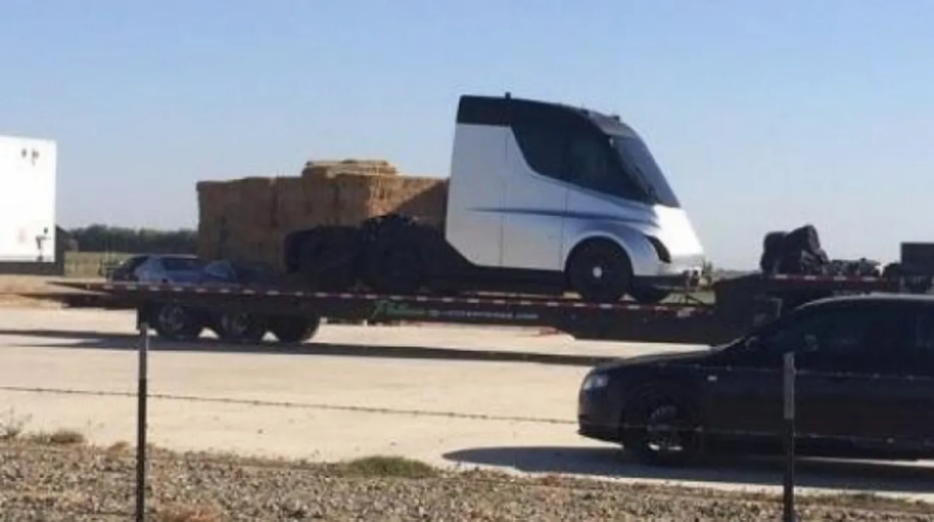 Las primeras fotos filtradas del nuevo camión de Tesla