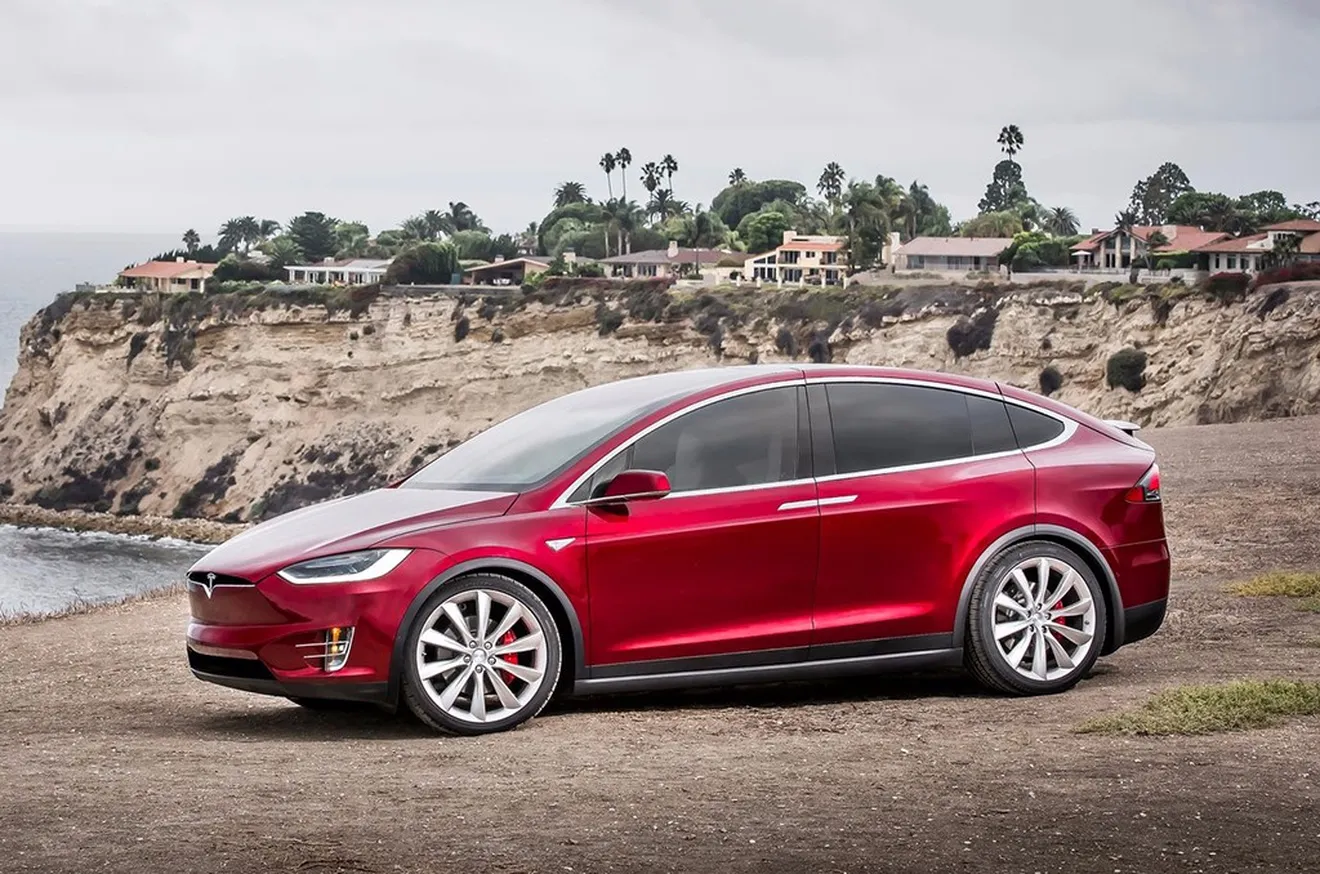 Llamadas a revisión 11.000 unidades del Tesla Model X por un grave problema