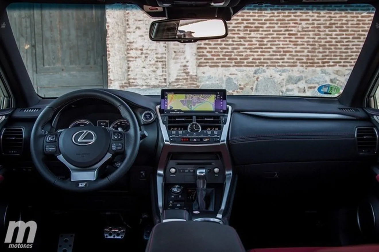 Lexus NX 300h 2018 - interior
