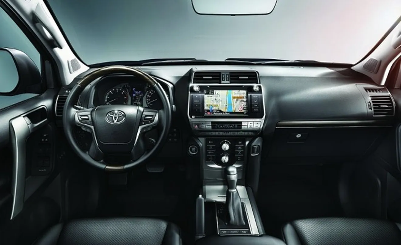 Toyota Land Cruiser 2018 - interior