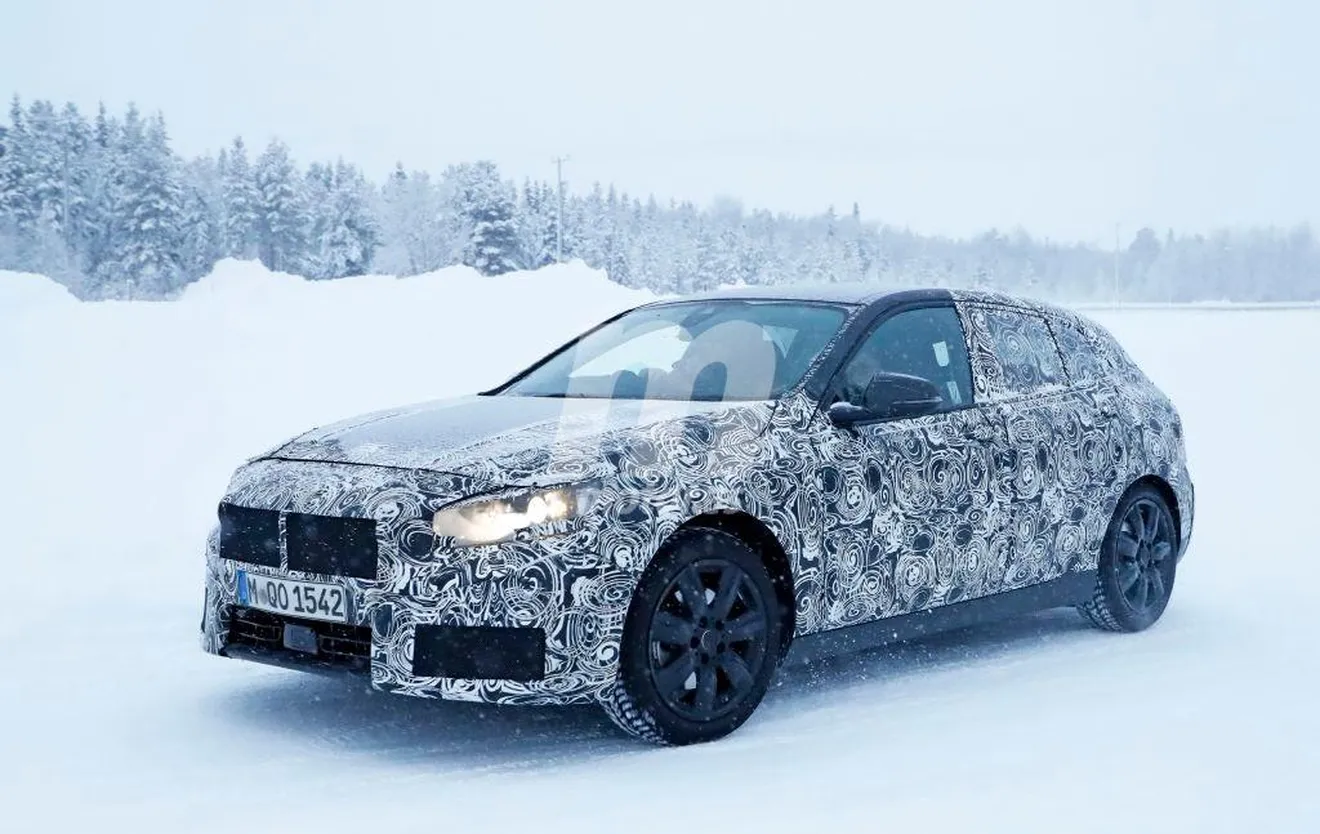 El nuevo BMW Serie 1 F40 se enfrenta a la nieve en sus últimas pruebas