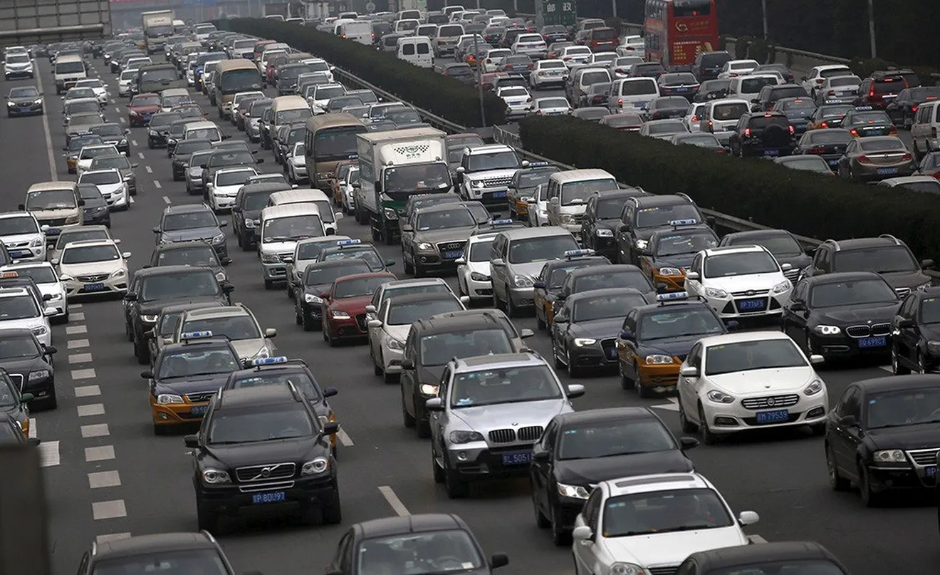 China finalizará la producción de medio millar de coches contaminantes