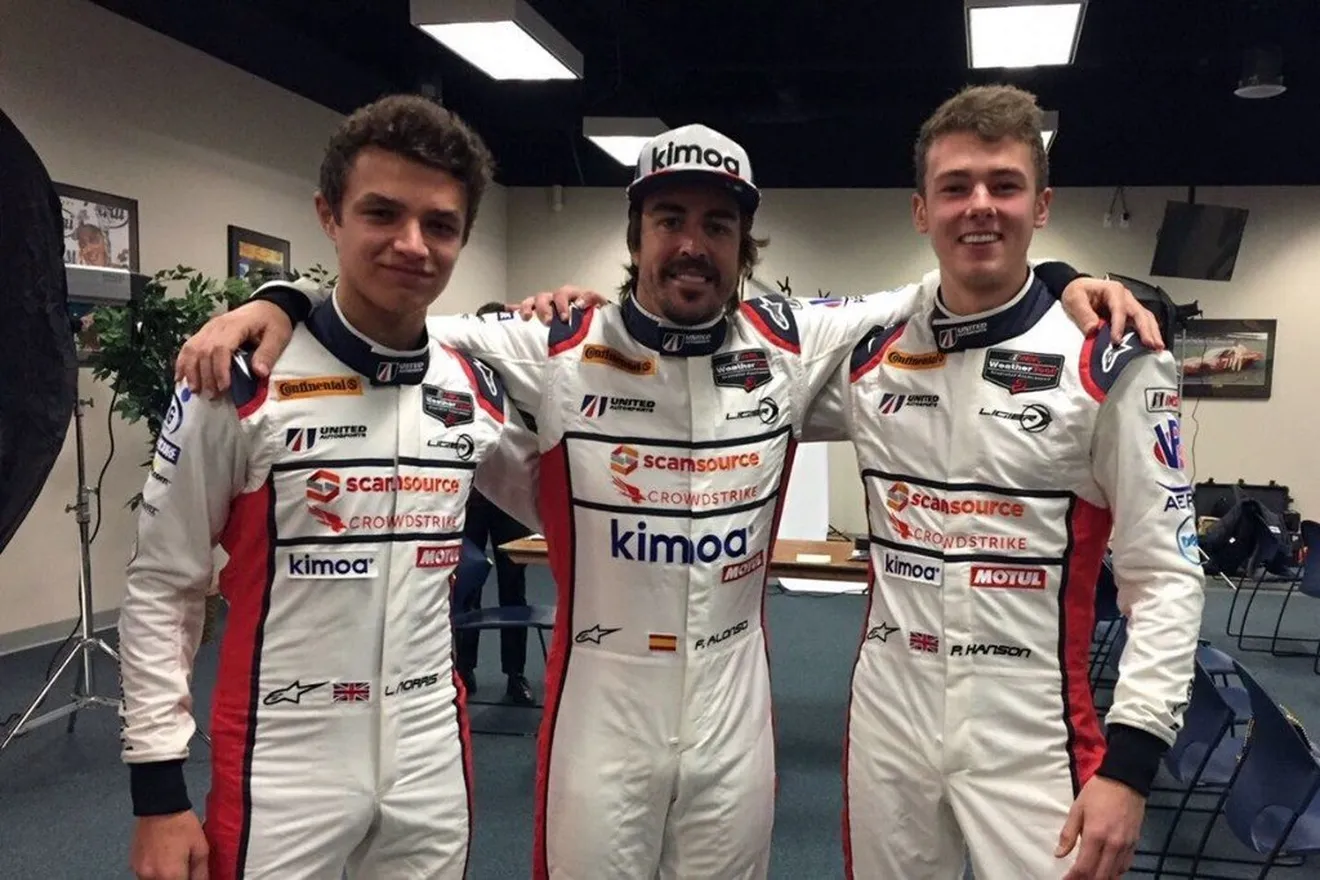 Norris: "Alonso ha estado muy abierto a ayudarnos, he aprendido mucho de él"