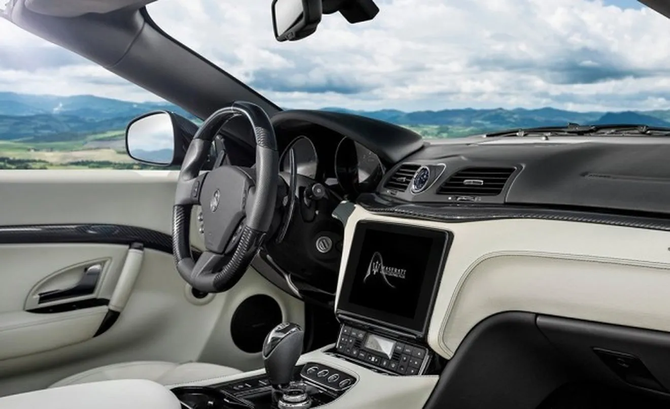 Maserati GranCabrio 2018 - interior