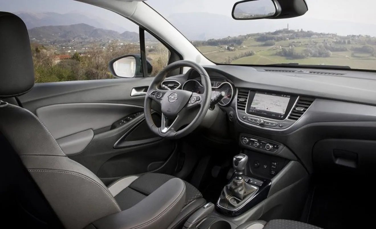 Opel Crossland X GLP - interior