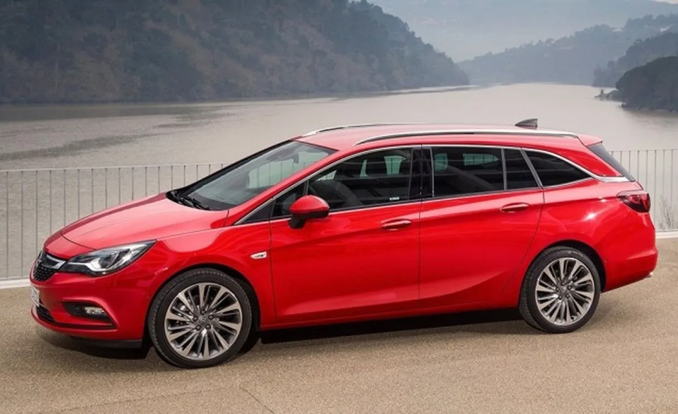 Opel Astra Sports Tourer - lateral