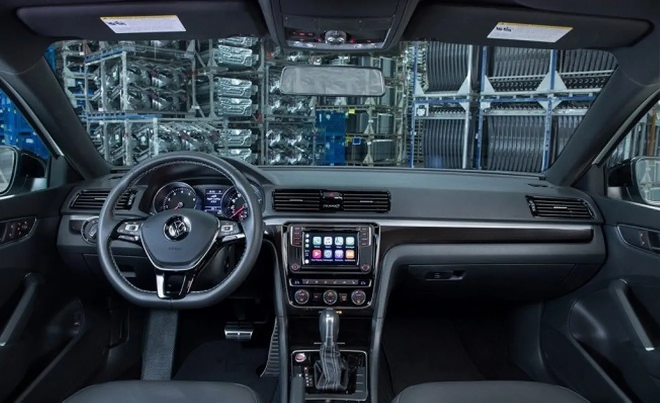Volkswagen Passat GT 2018 - interior