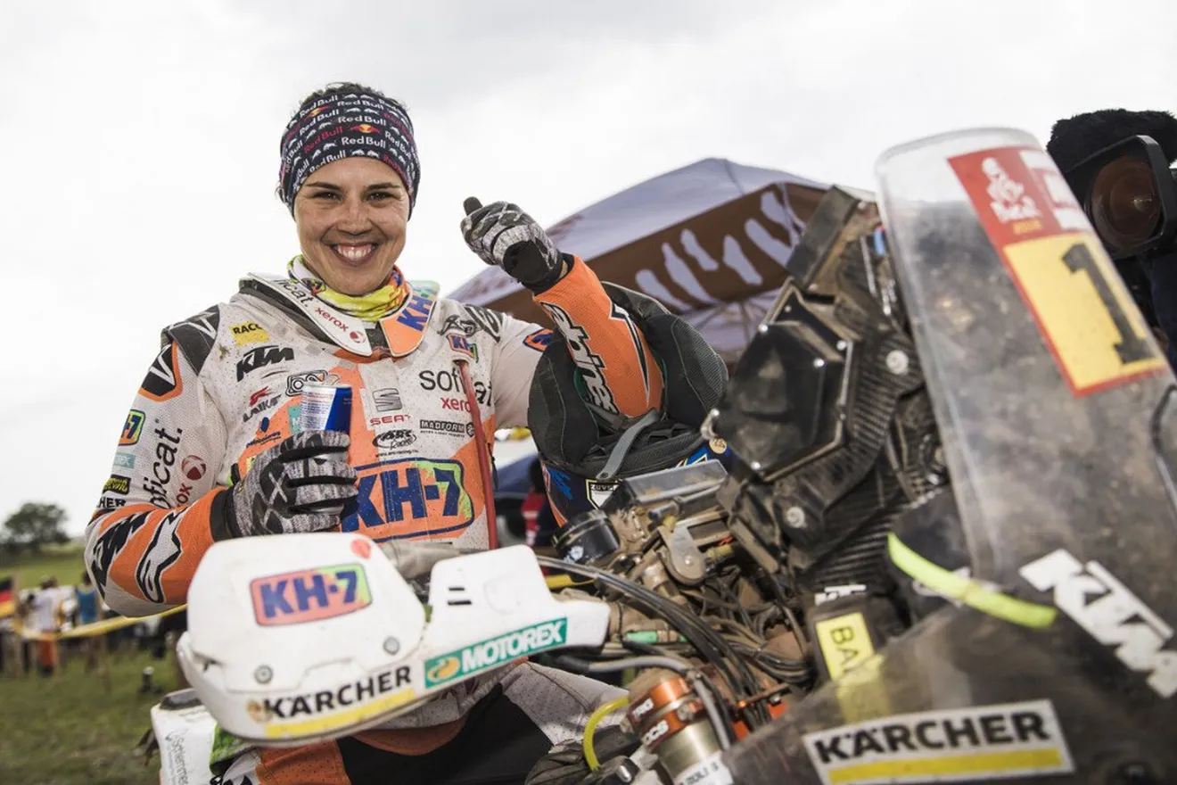 Laia Sanz renueva por KTM: "Haré dos Dakar en moto"