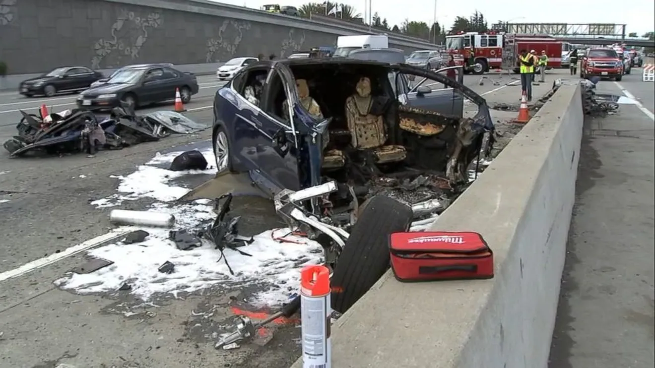 Un accidente mortal en un Tesla Model X reactiva las sospechas sobre Autopilot