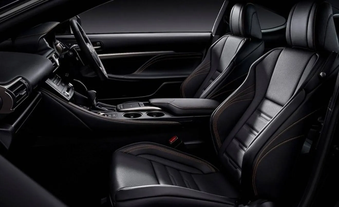 Lexus RC 300h F Sport Black Edition - interior
