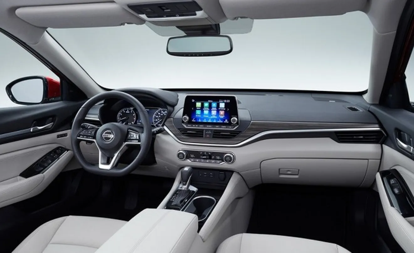 Nissan Altima 2019 - interior