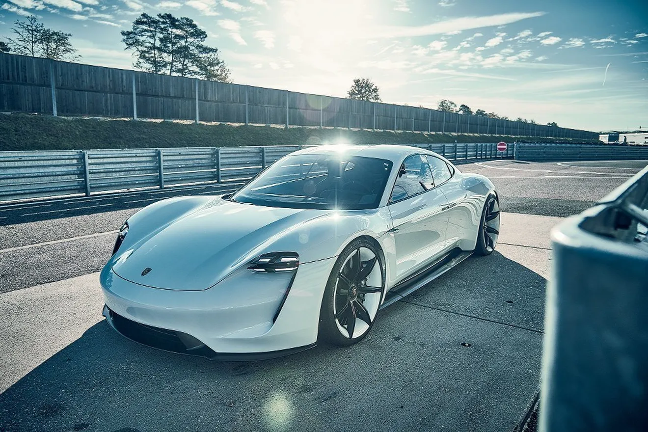Porsche ampliará la gama Mission E con un coupé y un cabrio
